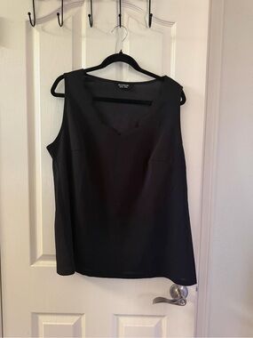 BloomChic Black Sleeveless V-Neck Camisole